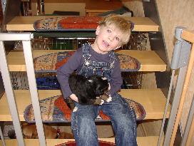 Unser Sohn mit einem Welpen am 6.3.2006